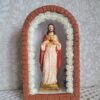 20260911_085841 Kapliczka duża, imitacja cegły, z LED oraz figurką Najświętszego Serca Pana Jezusa