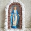 Kapliczka duża, biały kamień, z oświetleniem LED, z figurką Matki Bożej