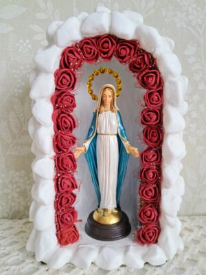 Kapliczka mała, biały kamień, LED, z figurką Matki Bożej