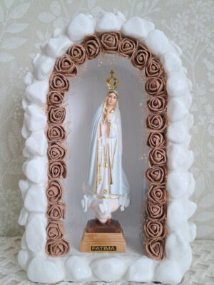 Kapliczka średnia, biały kamień, LED, z figurką Matki Bożej