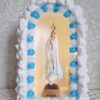 Mała kapliczka, biały kamień, LED, z figurką